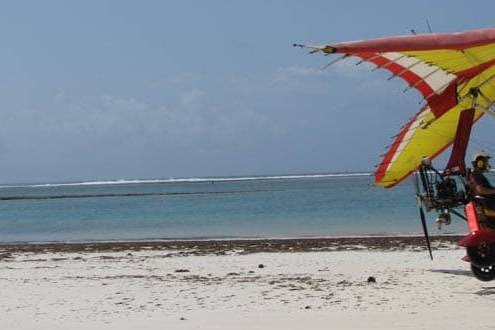 Microlite-taking-off-from-beach_Real-Marketing-Specialists